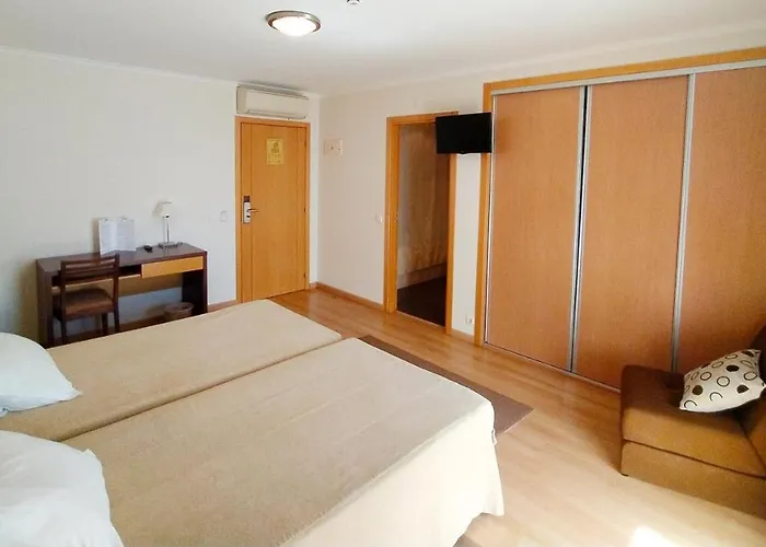 Santo Condestavel 3*